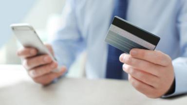 kak-perevesti-dengi-so-scheta-na-kartu