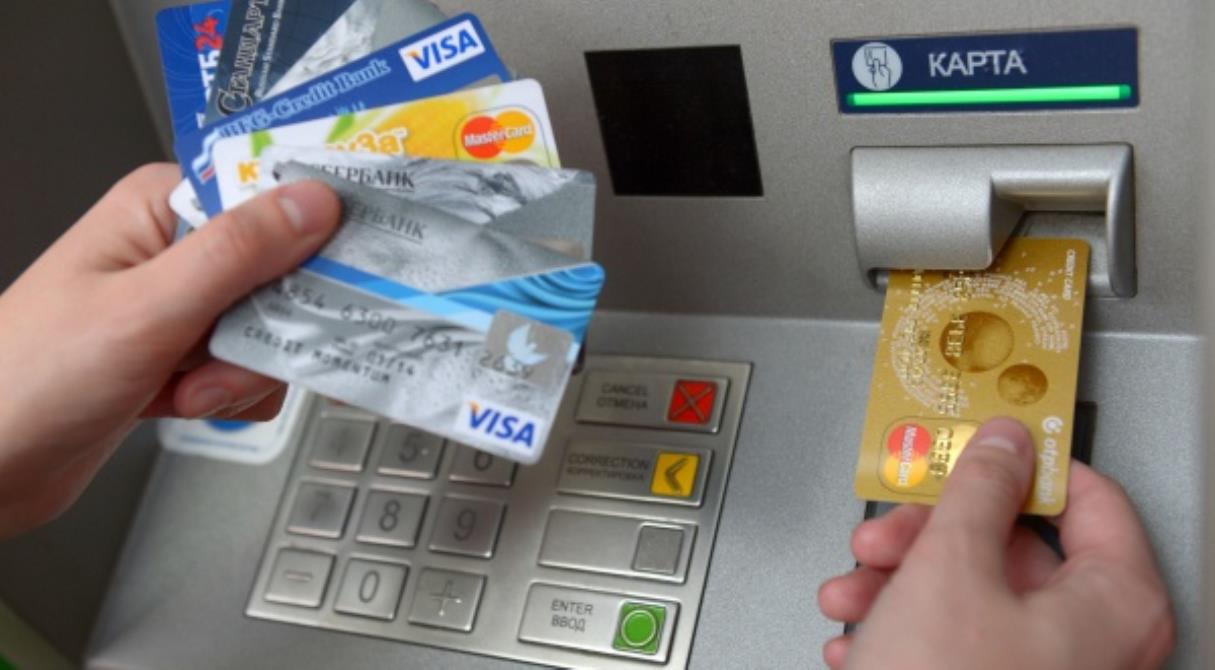 Получить наличные деньги по зарплатной карте. Снятие наличных с зарплатнойкарты в банкомате.