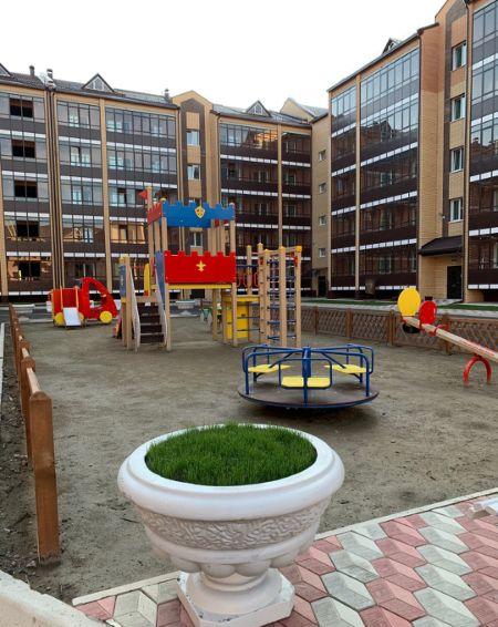 по ул. Авиаторов, 8