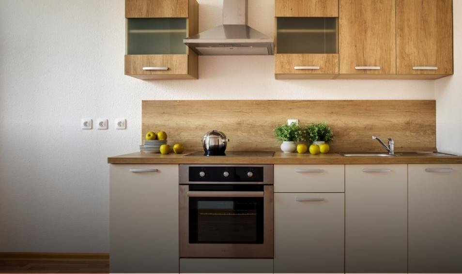 Дом у пруда