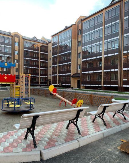 по ул. Авиаторов, 8