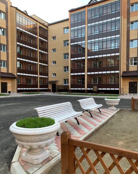 по ул. Авиаторов, 8