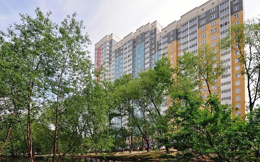 Дом у пруда