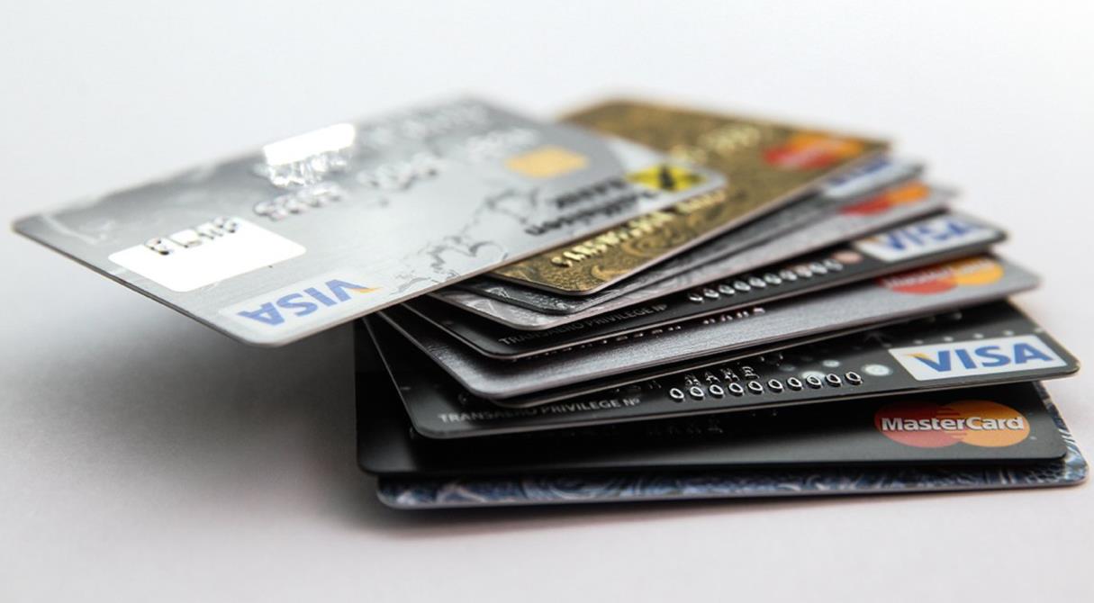 Альфа-Банк дарит 2 тысячи рублей за оформление бесплатной кредитной карты