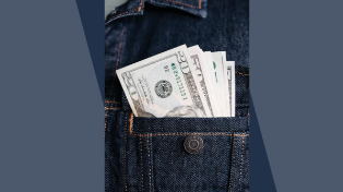 Почему доллар упал ниже 75 рублей и что будет с российской валютой дальше?