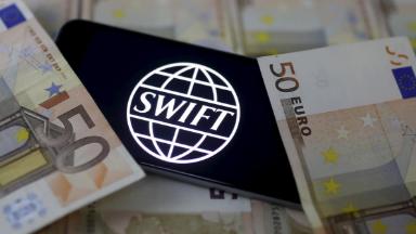 Не свифти — валюты не будет. Откажутся ли банки от SWIFT-переводов вслед за «Тинькофф»?