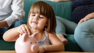 Минтруд усложняет правила получения детского пособия. Что поменяется?