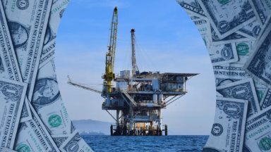 Цены на нефть из-за войны в Иране взлетят до $120. Что будет с курсом доллара?