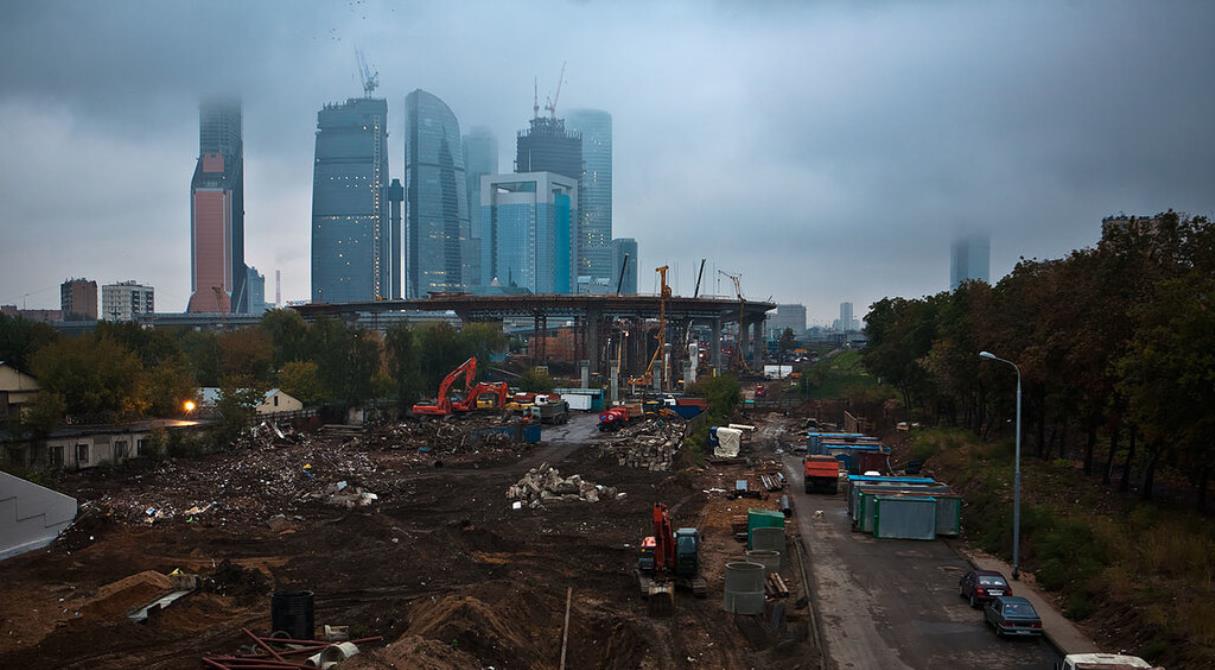 Плохой москва. Мусорный полигон МГУ В Москве. Грязная Москва. Москва грязный город. Свалка в Москве.