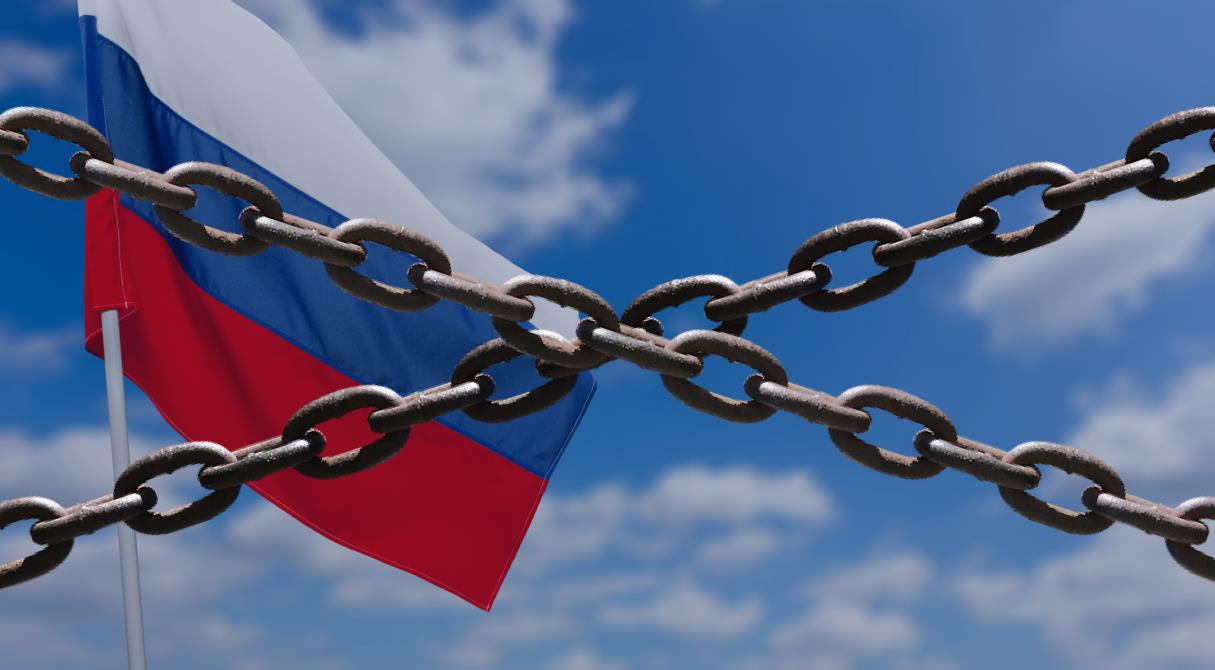 В России перестали выдавать загранпаспорта. Как получить документ?