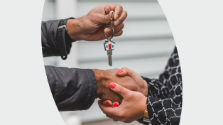 Потерял квартиру после суда с бабушкой: в Госдуме предложили два метода защиты