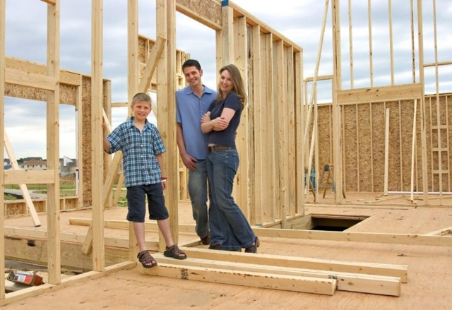 Кредит на строительство дома молодой семье: субсидия государства по программе ипотеки «Молодая семья»