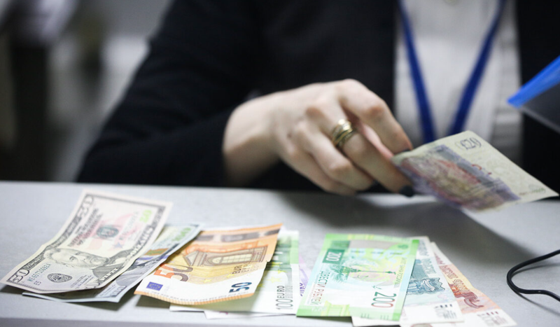 Почему сегодня вырос доллар к рублю